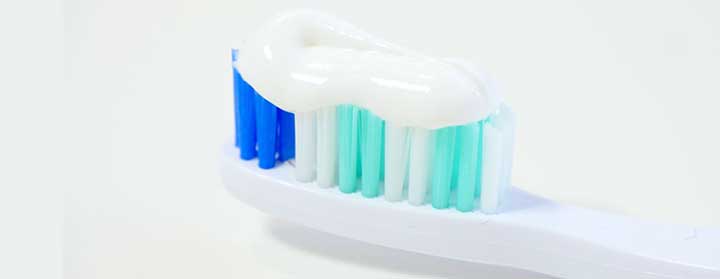 Xylitol Toothpaste vs Fluoride Toothpaste